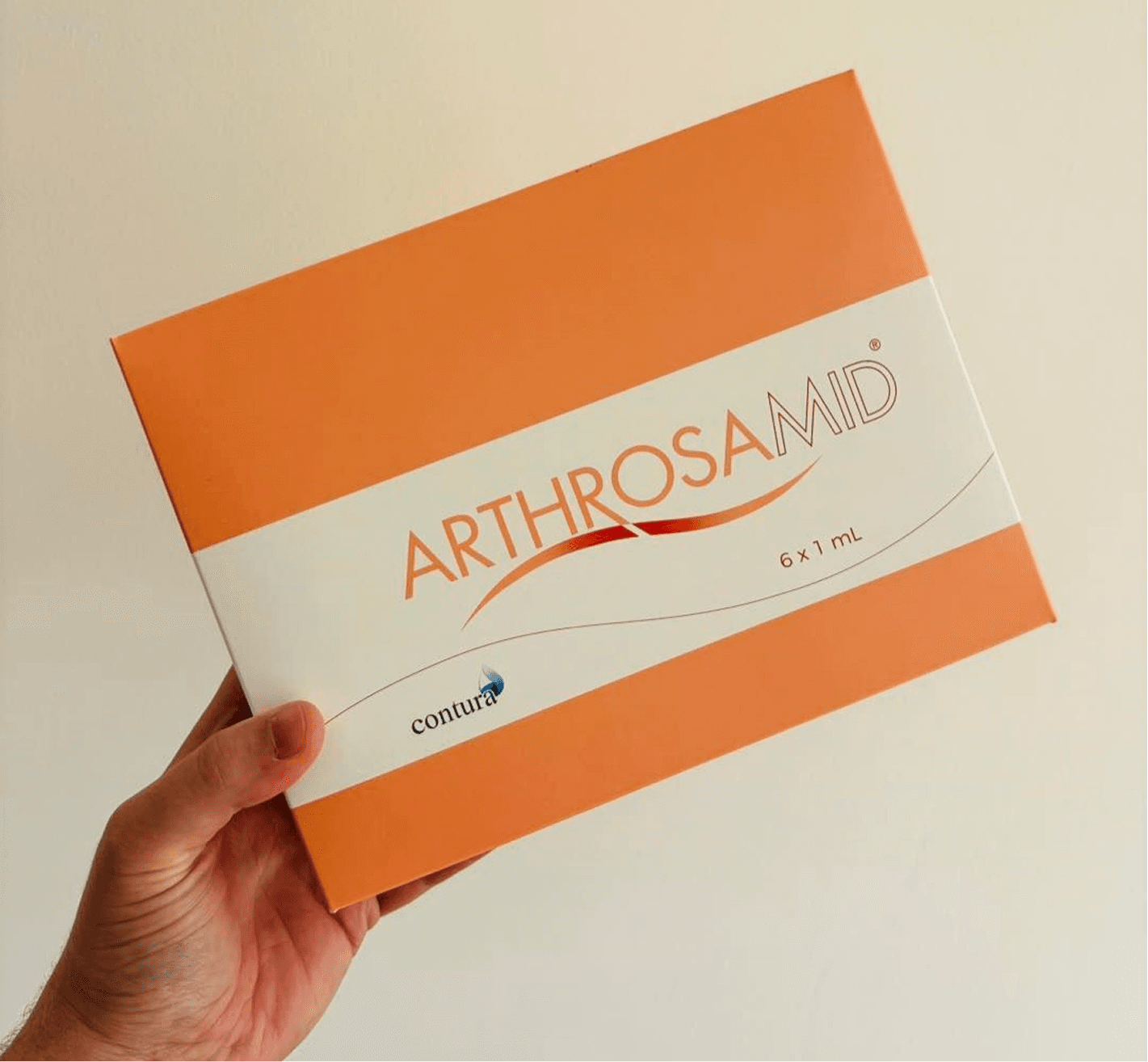 Arthrosamid 6×1 mL pack — non-regenerative joint-relief injectable held in hand